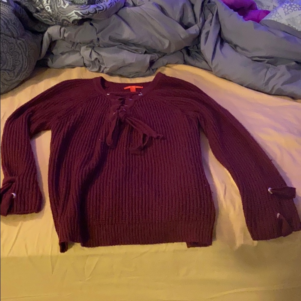 maroon sweater
